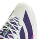 Nærbillede af Adidas Adizero Adios Pro 4 til mænd i Cloud White, Core Purple og Lime Burst. Den har en struktureret overdel, hvide snørebånd, grøn "ADIZERO"-tekst på pløsen og moderne designdetaljer.