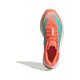 Et overheadbillede viser Adidas Adizero Boston 13 Dame løbesko (Semcor/Flaaqu/Flaora) på en hvid baggrund, der viser ADIZERO på tungen, Lightstrike Pro-støddæmpning og en skygge nederst til venstre.