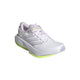 En hvid og lyselilla sportssko, adidas Supernova Prima 3 Dame i farvekombinationen Fropur/Whitin/Hireye, har diskrete lysegrå adidas-striber og livlige neongule detaljer på mellemsålen og ydersålen. Denne løbesko til kvinder er designet med en polstret sål for optimal komfort og er perfekt som træningssko. Skoen vises i en trekvartvinkel på en hvid baggrund.