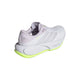 En hvid Adidas Supernova Prima 3-løbesko til kvinder i farvekombinationen Fropur/Whitin/Hireye, med lyselilla detaljer, grå Adidas-striber, en tyk hvid sål med neongrønne detaljer, og teksten »Dreamstrike Pro« på siden, set fra venstre bagfra – designet som en pålidelig mængdetræningssko til de daglige løbeture.