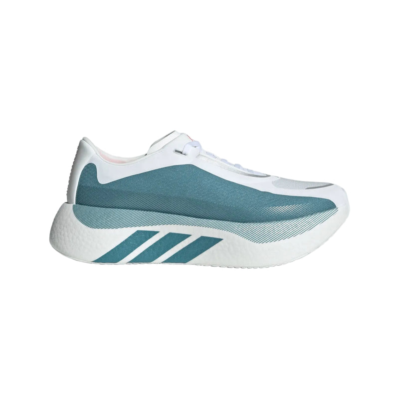 Adidas Hyperboost Edge til mænd i farvekombinationen Ftwwht/Petmet/Lucred har et moderne og minimalistisk design med en hvid overdel, blågrønne mesh-sidepaneler, hvide snørebånd og en tyk hvid sål, der fremhæves af tre diagonale blågrønne striber nær hælen. Denne herreløbesko er udviklet til enestående komfort ved løb på vej og kombinerer på smukkeste vis stil og ydeevne til aktive mænd.