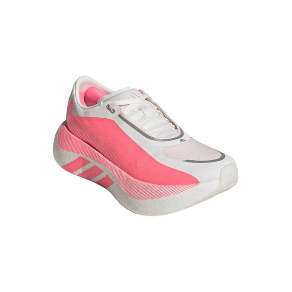 En hvid og lyserød adidas Hyperboost Edge (Dame, Hyperw/Soltur/Soltur) løbesko til landevejsbrug med en tyk sål, overdel i mesh og tre lyserøde striber på mellemsålen, der er designet med henblik på komfort. Det sporty design kombinerer buede linjer og paneler med lyserøde detaljer langs kraven, tungen og siderne.