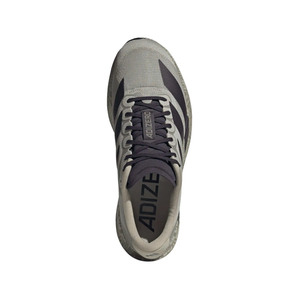 Oversigtsbillede af en enkelt Adidas Adizero Evo SL-løbesko til herre i farvekombinationen Sesame/Aurbla/Silpeb, med mørkegrå snørebånd og detaljer, hvor »ADIZERO« er trykt på tungen og »ADIZE« ses på indersålen. Denne sportssko er udviklet med avanceret LIGHTSTRIKE PRO-teknologi og præsenteres her på en hvid baggrund.