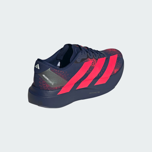 Adidas Adizero Evo SL Woven løbesko herre i dkblue/lucred/mutprp har lyserøde striber, en mørk sål, reflekterende grå hældetaljer, Adizero SL-tekst på siden og ultralet LIGHTSTRIKEPRO-støddæmpning for toppræstation.