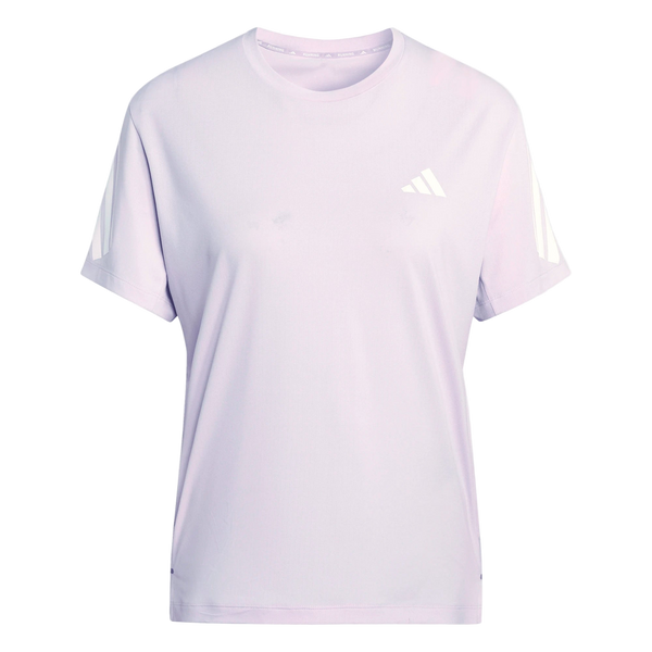 Adidas Adi365 Running Tee til kvinder i Icelav er en lyslilla kortærmet t-shirt med rund hals, lille hvidt Adidas-logo på venstre bryst og tre hvide striber på hvert ærme, vist på en almindelig hvid baggrund.