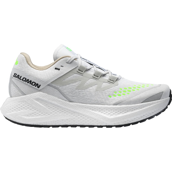 Salomon Aero Glide 3 GRVL løbesko herre i White/Ftw Silver/Green Gecko har en tyk struktureret sål, lysegrå og neongrønne detaljer og sort branding, der vises fra siden på en hvid baggrund.