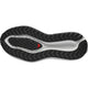 Billedet viser undersiden af en Salomon Aero Glide 3 GRVL Dame-sål i White/Ftw Silver/Green Gecko med et sort og hvidt zigzag-mønster og en lille rød trekant, der giver greb.