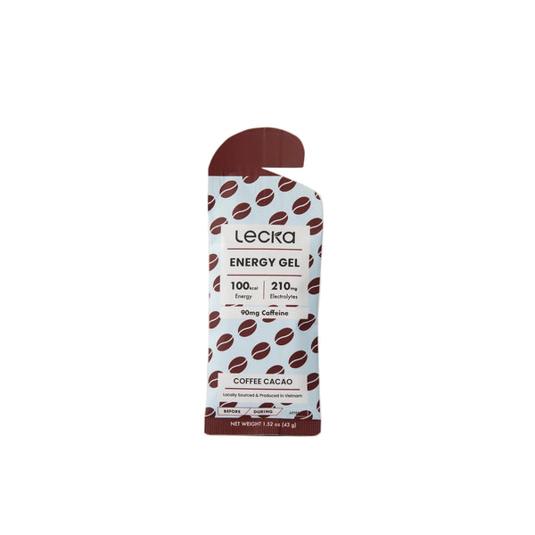 Lecka Energy Gel Caffeine, Coffee/Cacao: en naturlig energigel med tilsat koffein til træning. Den hvide pakke viser brune kaffebønner og næringsoplysninger: 100 kcal, 210 mg elektrolytter og tilsat koffein.