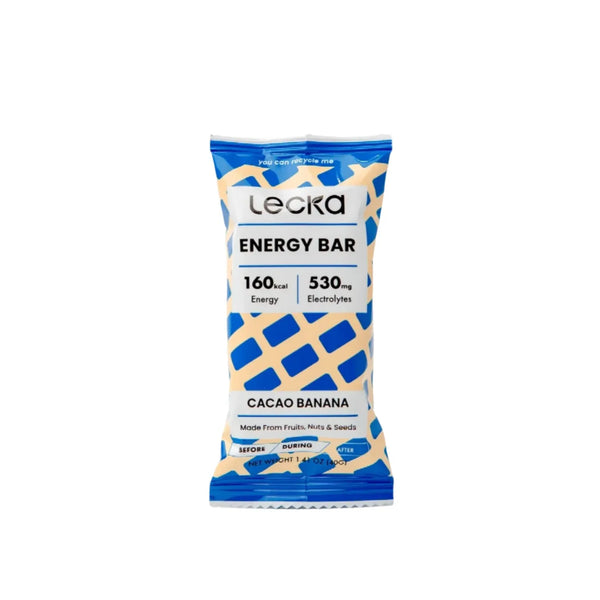 Lecka Energy Bar, Cacao Banana, vises i blå-beige emballage med 160 kcal og 530 mg elektrolytter - plantebaseret og uden tilsat sukker.