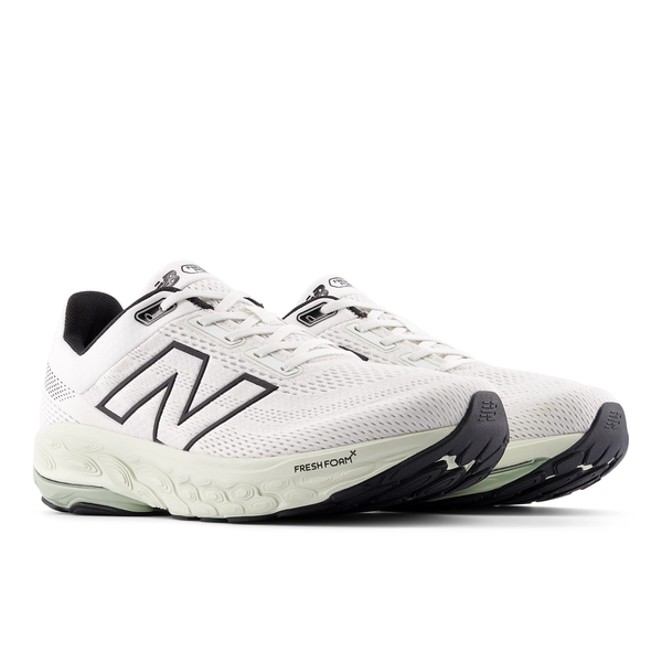 Et par New Balance Freshfoam 860 V14, Herre, Sea løbesko med mesh-overdel, fremtrædende N-logoer, tykke strukturerede såler og sorte detaljer vises side om side på en hvid baggrund.