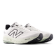 Et par New Balance Freshfoam 860 V14, Herre, Sea løbesko med mesh-overdel, fremtrædende N-logoer, tykke strukturerede såler og sorte detaljer vises side om side på en hvid baggrund.
