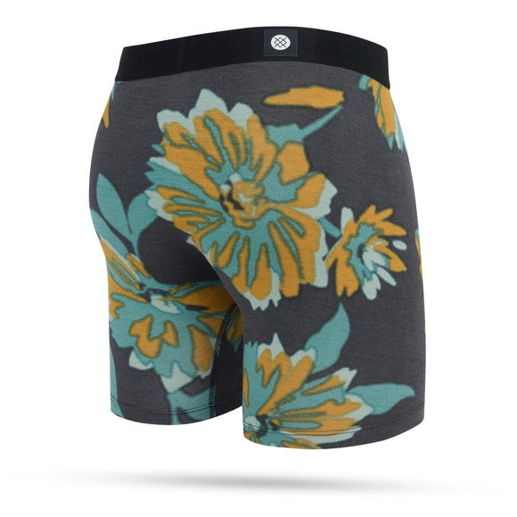 Stance Flora Scan Wholester, Herre, Black boksershorts har et tætsiddende design med et levende gult, blågrønt og lyseblåt blomstermønster og sort linning. Vist bagfra og fra siden, ideel som performance boksershorts herre eller løbeundertøj.