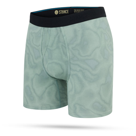 Stance Solid Green Wholester herre boksershorts har et subtilt bølget mønster, sort STANCE-logo linning og frontpose. Vises på en hvid baggrund.