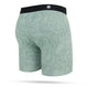 Stance Solid Green Wholester herre boxershorts har en lysegrøn farve, bølget mønster, sort linning og et centreret cirkulært logo på bagsiden. Vises mod en hvid baggrund.