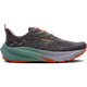En Brooks Ghost Trail Dame trail-løbesko i farvekombinationen Shark/Jade/Orange, med en grå og sort overdel med orange detaljer, en grøn mellemsål, en orange ydersål, et struktureret design, en tyk sål og et markant Brooks-logo på siden.