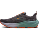 En mørkegrå (Shark) Brooks Ghost Trail-løbesko til kvinder med orange detaljer, en grønplettet mellemsål og en struktureret ydersål, der sikrer optimalt greb på stien. Skoen er perfekt til trail-løb og er en del af Brooks Ghost Trail-kollektionen.