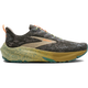 Brooks Ghost Trail Herre i farvekombinationen grå/orange/GoldenMist er en løbesko designet til terrænløb og har en stilfuld overdel i gråt og orange med detaljer i GoldenMist. BROOKS-logoet er tydeligt placeret tæt på snørebåndene, hvilket gør denne herre-trailsko til et fremragende valg for dem, der søger både stil og ydeevne.