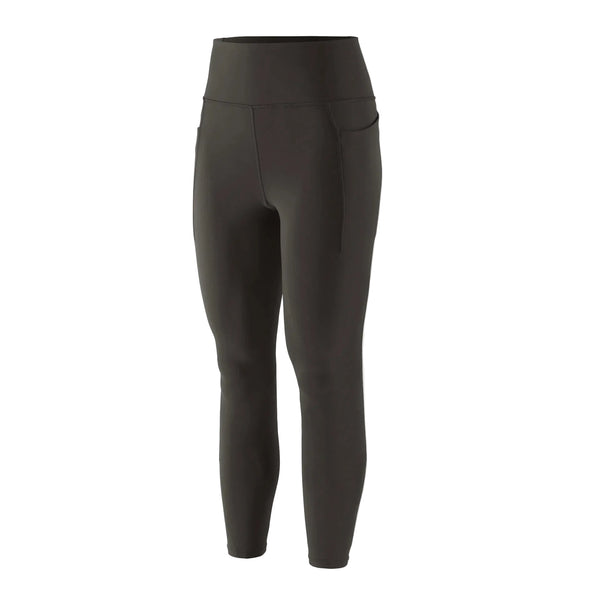 Patagonia Mas Maipo Tights til kvinder i sort har et højtaljet, slim fit design med ankellængde og en sidelomme på højre hofte, vist på en ensfarvet hvid baggrund.