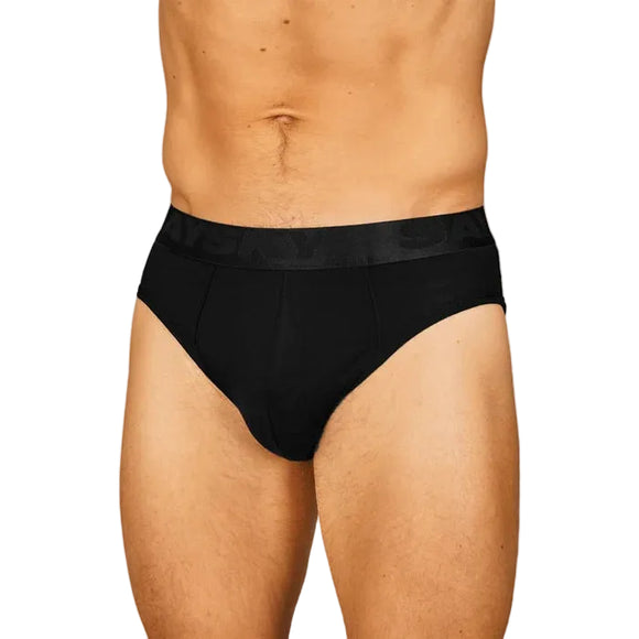 En person iført Saysky Merino Base 180-underbukser, Herre, i sort med en matchende sort elastisk linning står foran en hvid baggrund. Billedet er beskåret fra midt på låret til lige under skuldrene.
