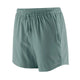 Patagonia Multi Trails Shorts 5½in til kvinder i Blue Sage har elastisk linning, justerbar løbegang, sidelommer og et lille logo i bunden. Disse tekniske shorts er vist på en almindelig hvid baggrund.