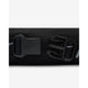 Nærbillede af det sorte plastikspænde på Nike Slim Waistpack 4.0 (Unisex, Black/Black/Silver) med præget logo og en anelse hvide detaljer - det giver både stil og funktion.