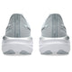 Et par lysegrå Asics Novablast 5 ATC herre løbesko i Piedmont Grey/Pure Silver, set bagfra med "ASICS TRACK CLUB" på hælen og en hvid og sølvfarvet sål - perfekt til både komfort og stil.