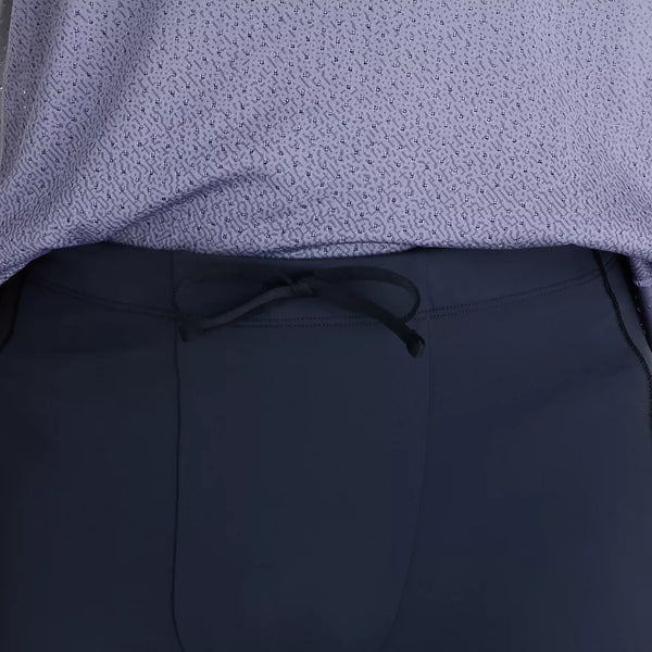 Nærbillede af sorte NYC Marathon RC Pocket Half Tights 9″, Herre, med justerbar snøre i taljen.