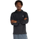 En mand iført en sort New Balance Heat Grid Balaclava Hoodie til mænd med NB HEAT-teknologi og et diskret logo på venstre bryst står med armene over kors og ser frem for sig, sammen med lysegrå shorts.