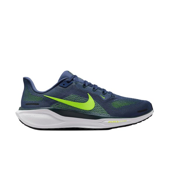 En Nike Pegasus 41 løbesko herre i Sanded Purple/Volt-Seaweed-Cannon med en åndbar mesh-overdel, React-skum-sål og grøn swoosh vises i sideprofil på en almindelig hvid baggrund.