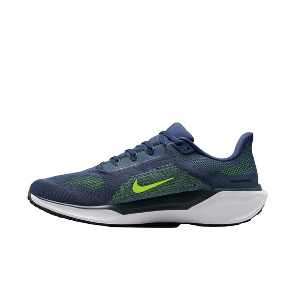 En Nike Pegasus 41 herre løbesko i Sanded Purple/Volt-Seaweed-Cannon, med overdel i mesh, neon Volt swoosh, hvid mellemsål med Nike React-skum og sort ydersål, vist i sideprofil på en almindelig hvid baggrund.