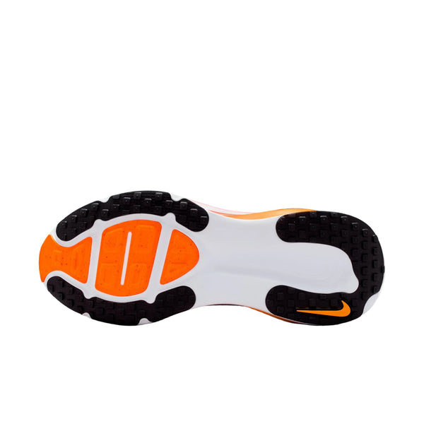 Billedet viser sålen på Nike Vomero 18, Herre i Hydrogen Blue/Black-Laser Orange, der fremhæver sorte og orange gummiprofiler på en hvid bund for optimal komfort, greb og støtte.