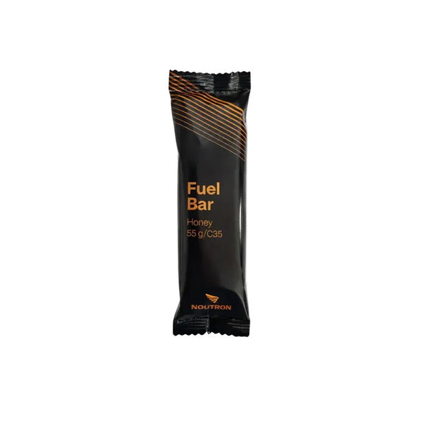 En uåbnet Noutron Fuel Bar Honey 55 g har en sort indpakning med orange diagonale linjer, teksten "Fuel Bar Honey" og "havre og honning". Mærkets navn og logo vises i bunden.