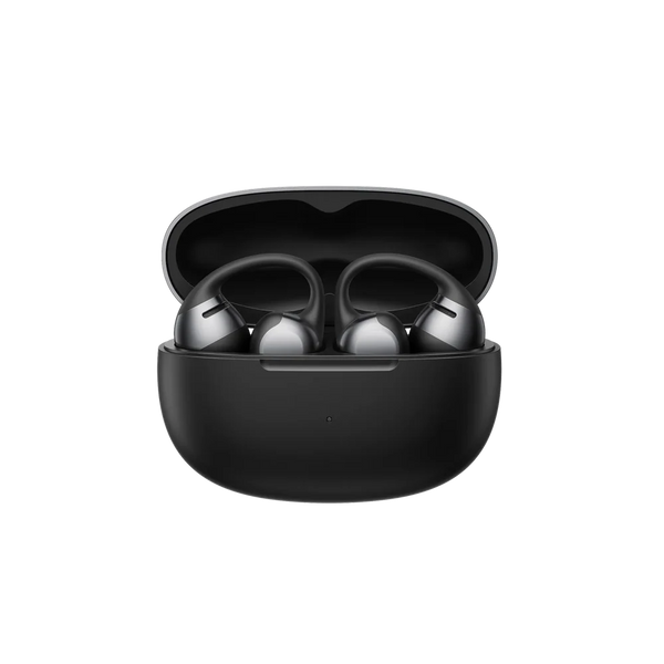Et par sorte Shokz Open Dots One True Wireless Open-Ear Hovedtelefoner med ørekroge hviler i et åbent, sort opladningsetui mod en almindelig hvid baggrund.