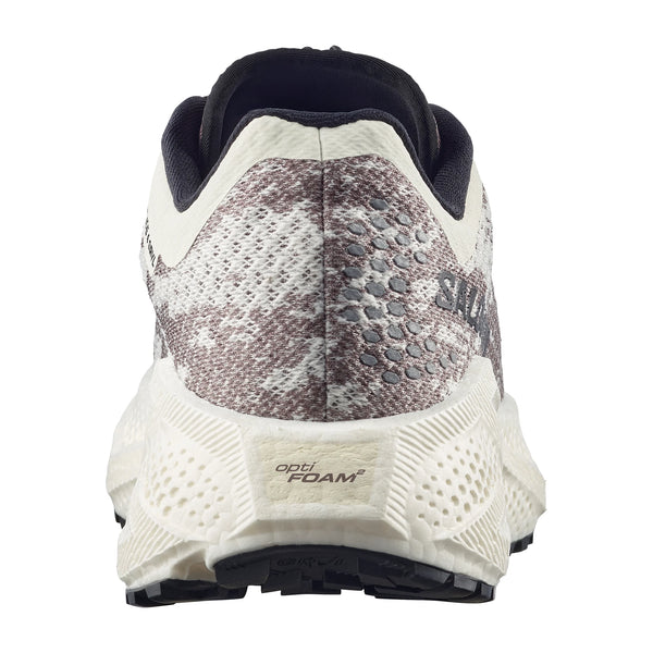 Et kig bagud på Salomon Aero Glide 4 Grvl løbesko til damer i Vanilla Ice/Black/Iron med struktureret sål, maksimal dæmpning, sort inderforing og "opti FOAM" trykt på hælen.