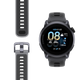 COROS Pace 4 Aluminium Multisport Watch, Black Crystal, med en rund AMOLED-berøringsskærm, viser tid, dato, vejr og skridt. Den er placeret ved siden af det justerbare sorte og grå armbånd på en hvid baggrund.