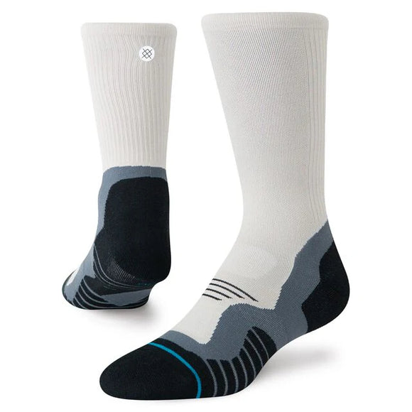 Lysegrå Stance Pace Light Crew, unisex, lysegrå strømper med mørkegrå og sorte forstærkede paneler ved hæl, tå og fodbue.