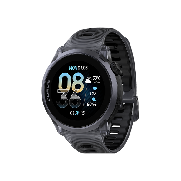 COROS Pace 4 Aluminium Multisport Watch, Black Crystal, har en rund AMOLED-berøringsskærm, der viser tid, dato, vejr, puls, skridt og batteri. Den teksturerede sorte rem vises, mens uret hviler på en hvid baggrund.