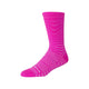 En enkelt lyserød New Balance Pro Run Crew Sock, Unisex, Pink Heat, med lyserøde bølgestriber og "endurance" nær tåen er vist på en hvid baggrund - perfekte løbestrømper til din næste løbetur.