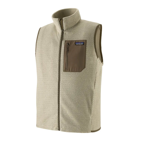 Patagonia R1 Air Vest, Herre, Pelican er en beige, ærmeløs vest med lynlås, høj krave og en brun, lodret brystlomme. Denne fleecevest til mænd har et struktureret mønster, der giver et spændende udseende, og er desuden forsynet med et lille blå-hvidt Patagonia-logo på brystlommen. Det åndbare design sikrer komfort og åndbarhed hele dagen igennem.
