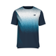 Race Day Ultra Light Printed T-Shirt, Herre, Altitude fra New Balance er en kortærmet sports-T-shirt til mænd med et farveforløb i marineblå, hvid og blå samt et prikmønster. Denne tekniske løbetrøje har et lille NB New Balance-logo øverst til venstre på brystet og fremstår på en ensfarvet hvid baggrund.