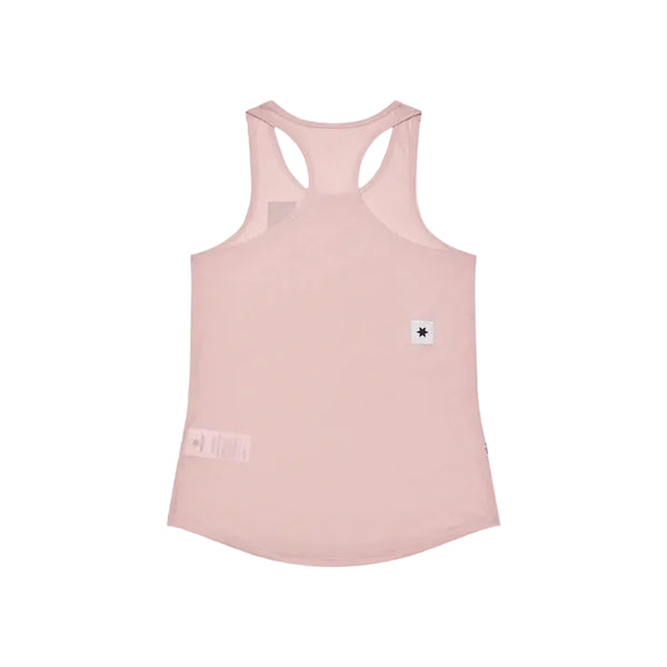 Saysky Reactive Flow Singlet, Dame, Pink Logo ligger fladt med ryggen opad og har et lille hvidt mærke med en sort stjerne nederst til højre - den perfekte løbetop-dame til løbetøj på løbsdagen.