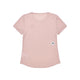 En Saysky Reactive Flow T-Shirt, Dame, Pink Logo, er vist fladt med ryggen opad. En lille hvid patch med en sort stjerne sidder nær det nederste højre hjørne og tilføjer detaljer til denne åndbare træningstrøje.