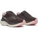 Saucony Ride 19 Dame i farven Torte/Eggshell har en mørkebrun overdel i mesh med lyserøde detaljer, hvid mellemsål og sorte snørebånd – en alsidig, neutral allround-sko. Saucony-logoet er placeret på siderne.