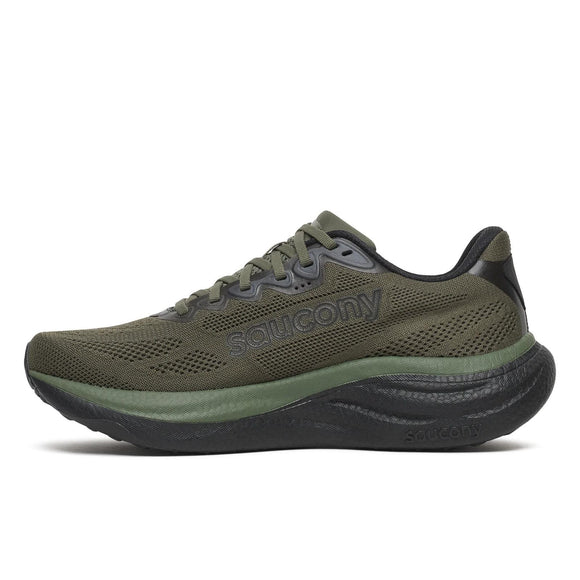 Et billede set fra siden af Saucony Ride 19 herresko i farven Fatigue/Black med overdel i mesh, matchende snørebånd og en tyk sort sål. Denne neutrale allround-sko har Saucony-logoet på siden og hælen.