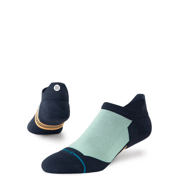 Stance Run Light Tab Unisex Mintfarvede løbestrømper med navyfarvede hæle/tæer, lysegrønne overdele, Infiknit-holdbarhed og et lille hvidt hæl-logo. Den ene sok viser oversiden, den anden viser bagsiden.