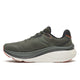 Saucony Hurricane 26 Herre i farven Fatigue/Black har en overdel i mesh, sorte og røde detaljer samt en tyk hvid sål. Modellen er afbildet i profil på en hvid baggrund og er ideel til mænd, der søger komfort og støtte.