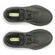 Oversigtsbillede af Saucony Hurricane 26 herreløbesko i farven Fatigue/Black med sorte snørebånd, sorte logodetaljer og synlige gule indlægssåler mærket »Max Cushion«, placeret side om side på en hvid baggrund.
