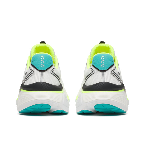 Et par Saucony Hurricane 26 Herre i farvekombinationen hvid/citron, set bagfra, har tykke såler og cirkulære hælflapper samt en hvid overdel med detaljer i blågrøn og neongul.