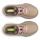 Et par Saucony Hurricane 26 løbesko til kvinder i farven Saddle/Touch, i tan med lyserøde snørebånd, sølv- og brune detaljer samt limegrønne MAX CUSHION-indlægssåler. Vist set ovenfra på en hvid baggrund.
