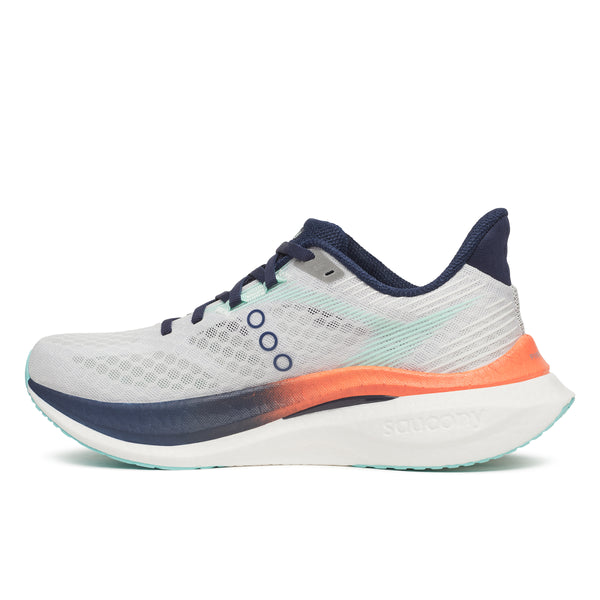 Saucony Endorphin Speed 5 løbesko til dame i hvid/navy har mesh-overdel, snørelukning, tyk hvid sål med logo og Speedroll teknologi for et responsivt løb.